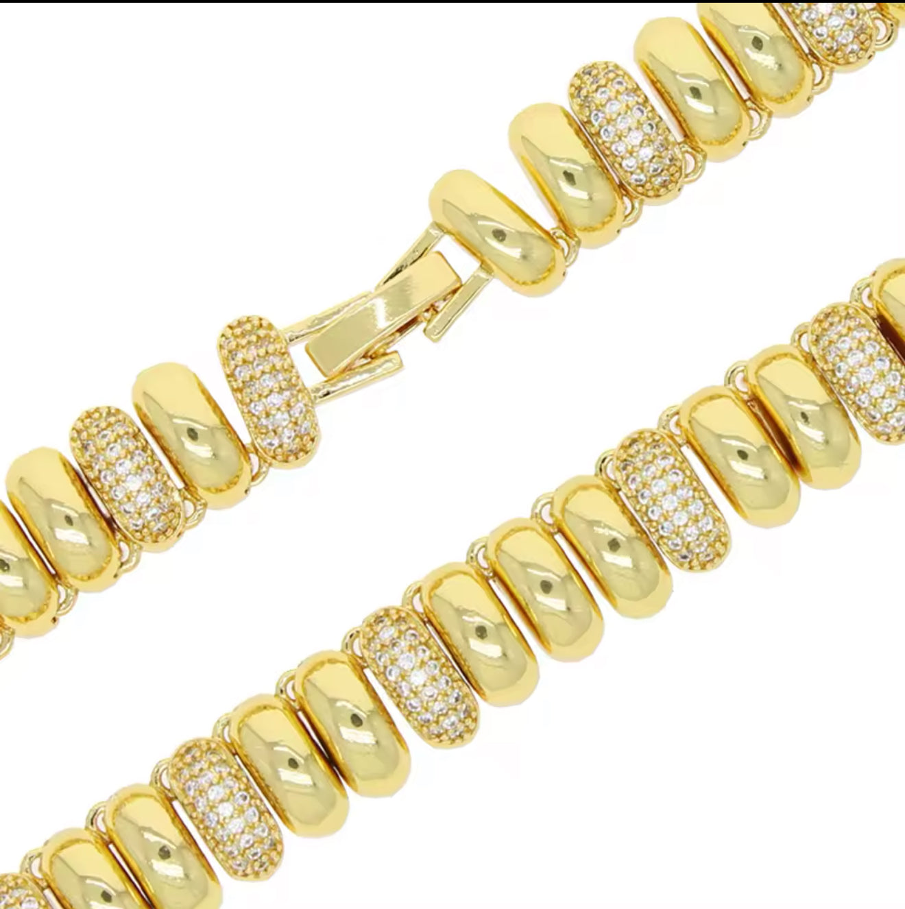 Scale necklace studded with zirconia